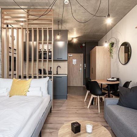 Przy Lotnisku Wroclaw Luaran gambar